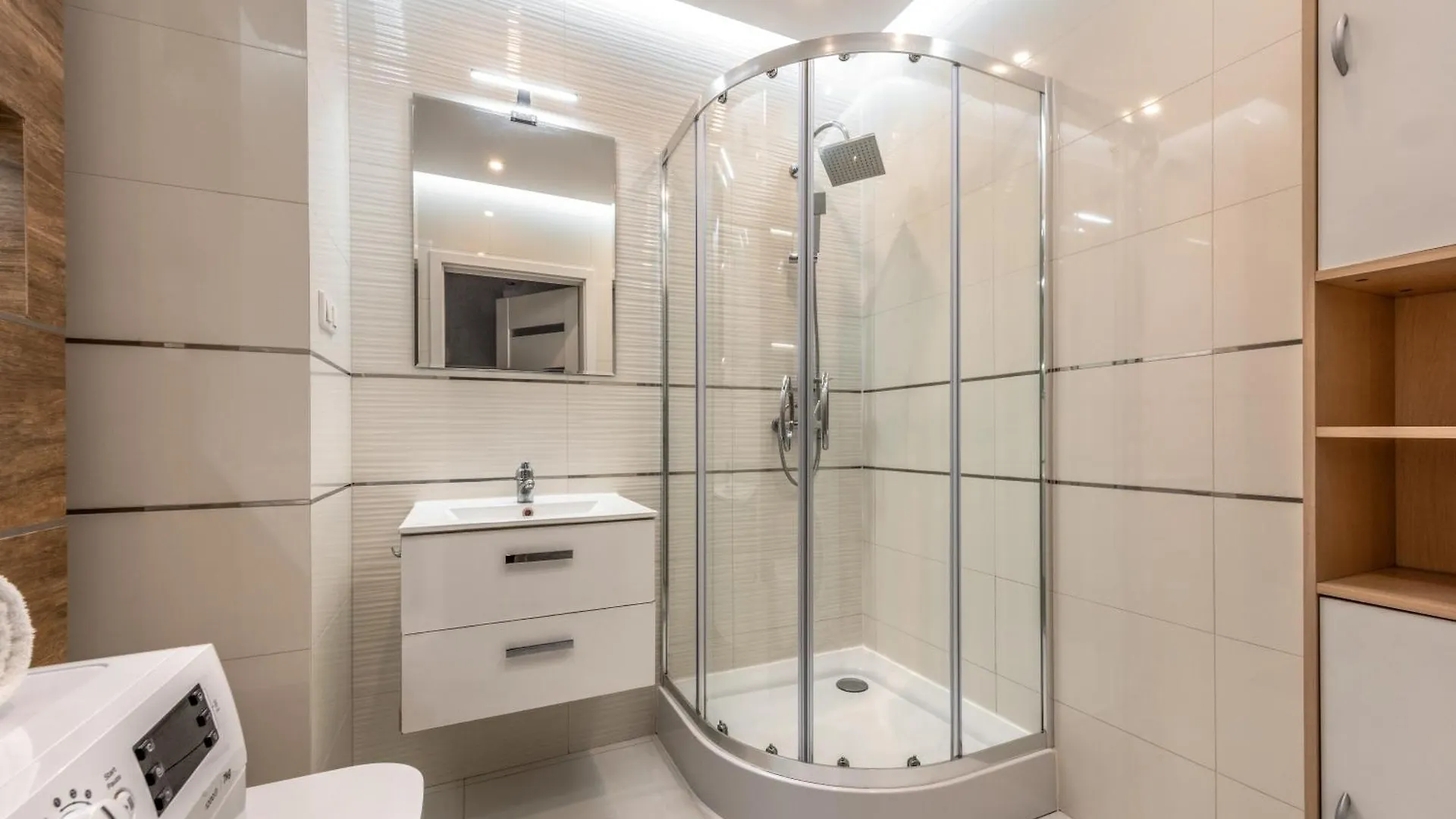 Apartment Blue Pearl 2 Rooms Down Town 4 Persons Balcony Free Parking Krakow 0*,  Poland
